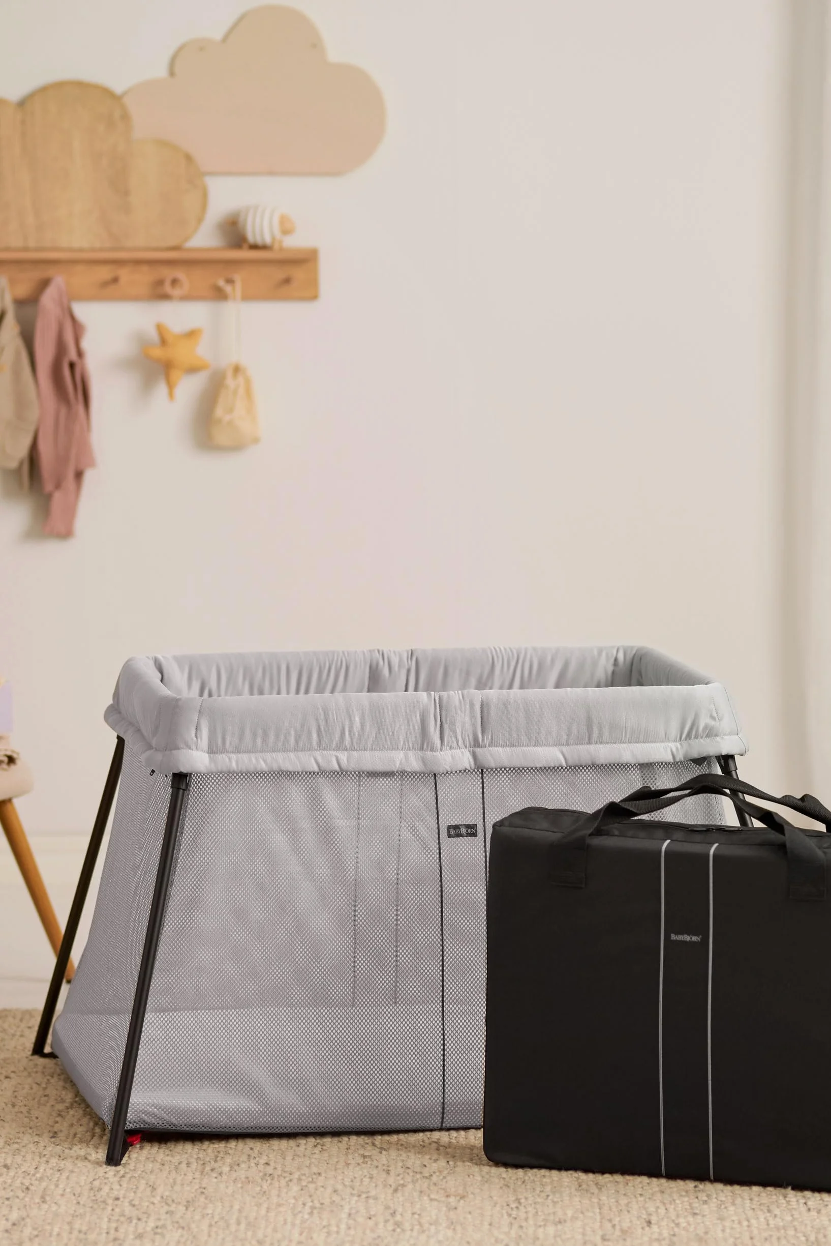BABYBJÖRN Cuna de Viaje Light, Plata