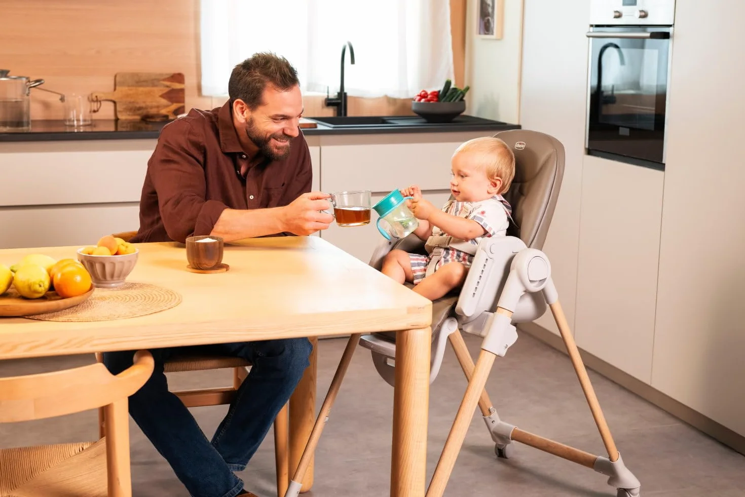 Chicco Polly Armonia Trona Evolutiva para Niños de 0 Meses hasta 40 kg, Trona 3en1, 9 Niveles de altura, 3 Posiciones de reclinado, Reposapiés Regulables, 4 Ruedas, Cierre Compacto, Marron