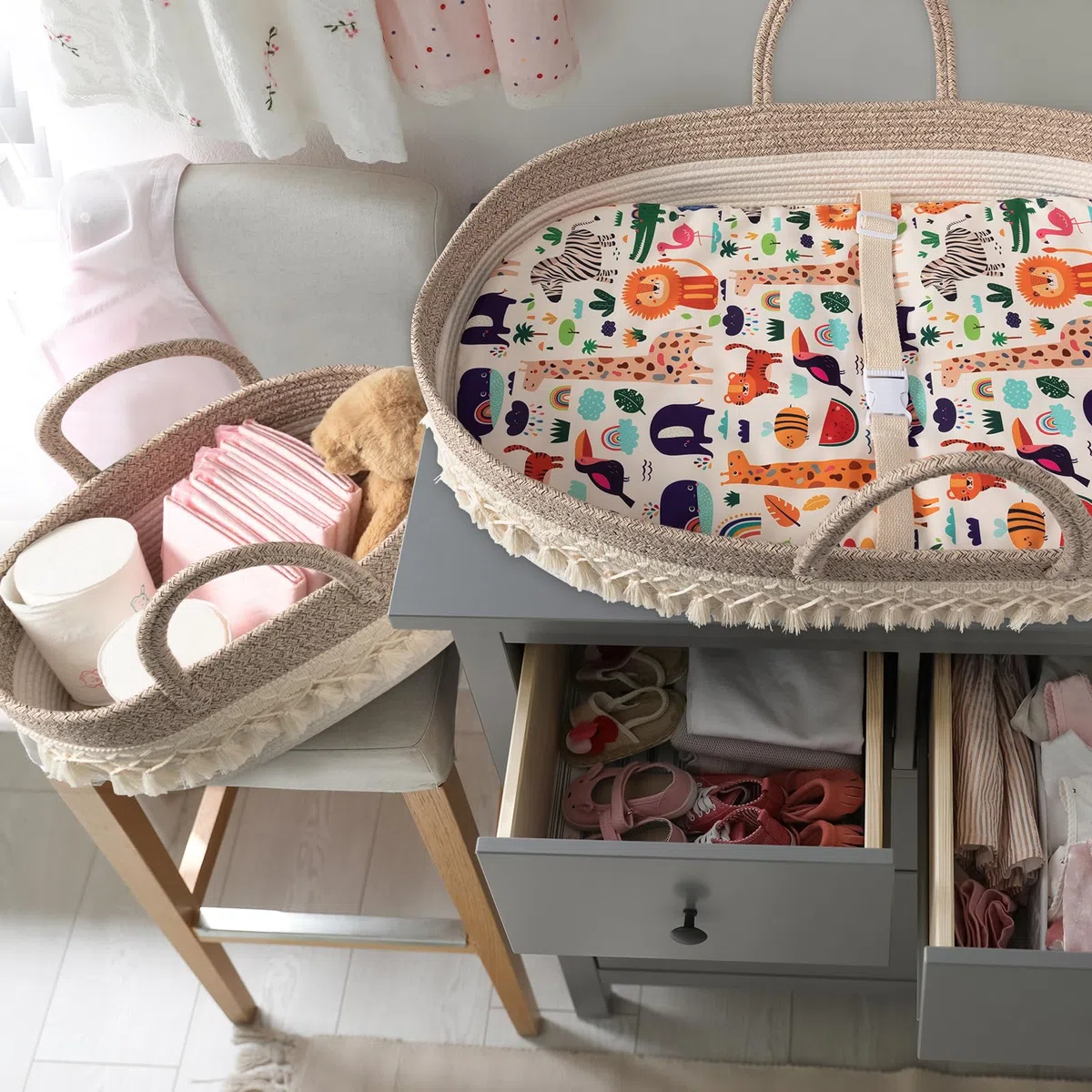 BOHO - Cesta cambiadora para recién nacido, cesta de bebé para cambiador de bebé, cesta cambiadora de pañales para bebé con organizador de pañales, cambiador de dibujos animados, cojín de esponja