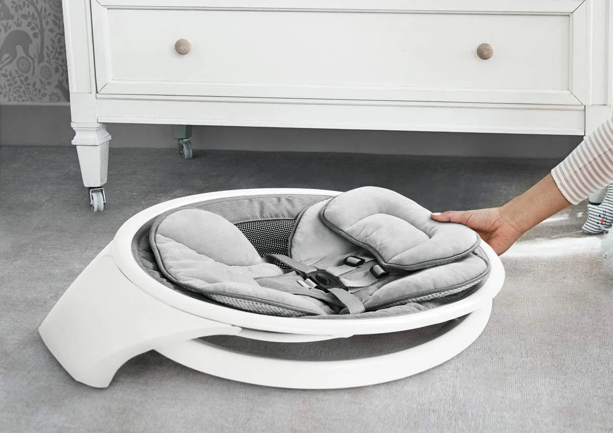 Munchkin Hamaca Eléctrica, Mecedora de Bebé y Recién Nacido con Bluetooth, Silla Portátil, con Movimiento y Sonidos, Gris/Blanco