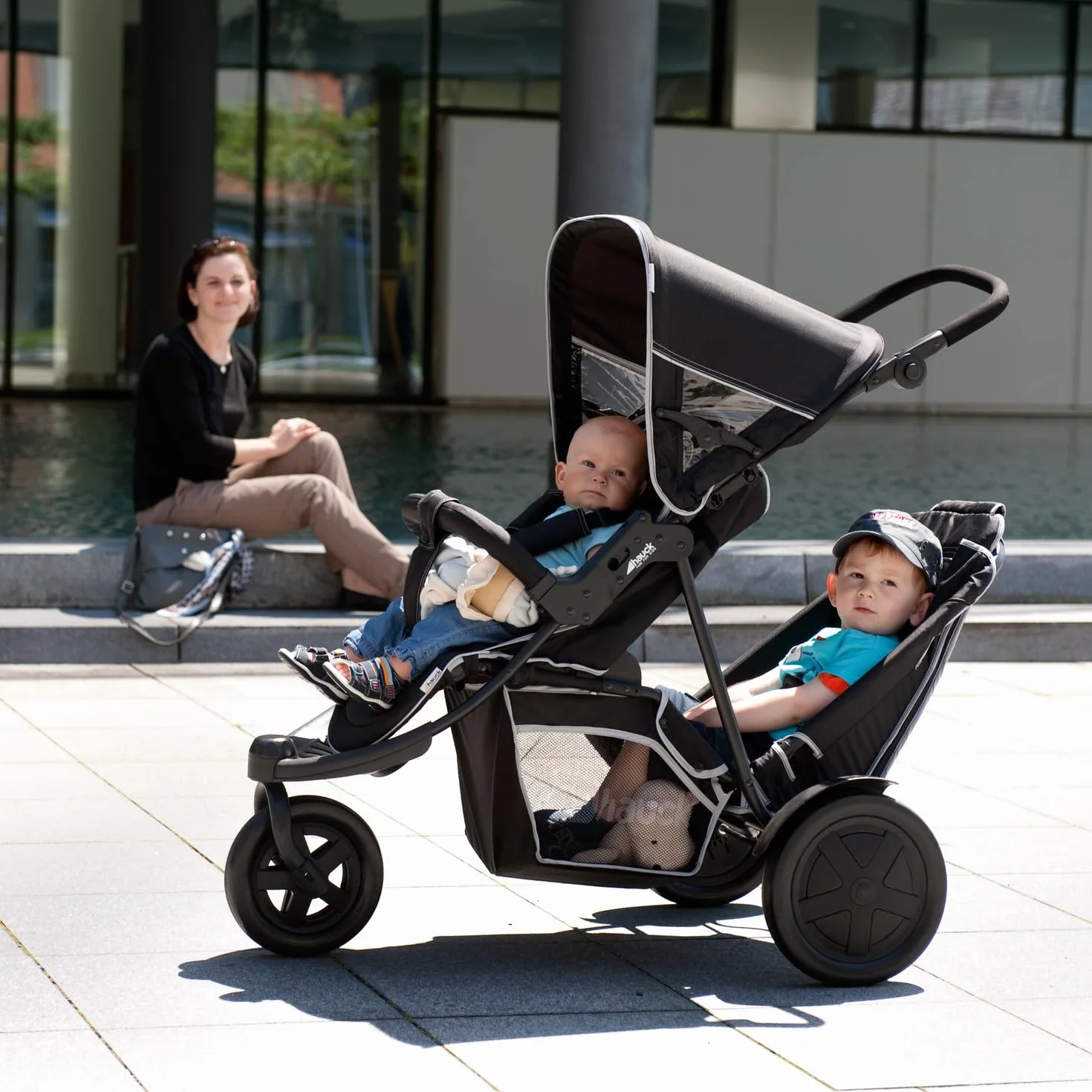 hauck Freerider Carro Gemelar Reclinable, Silla de Paseo Gemelar Plegable, Carrito Gemelos Ligero, Asientos Desmontables, Arnés 5 Puntos, Ruedas Grandes, hasta 30 kg, Negro
