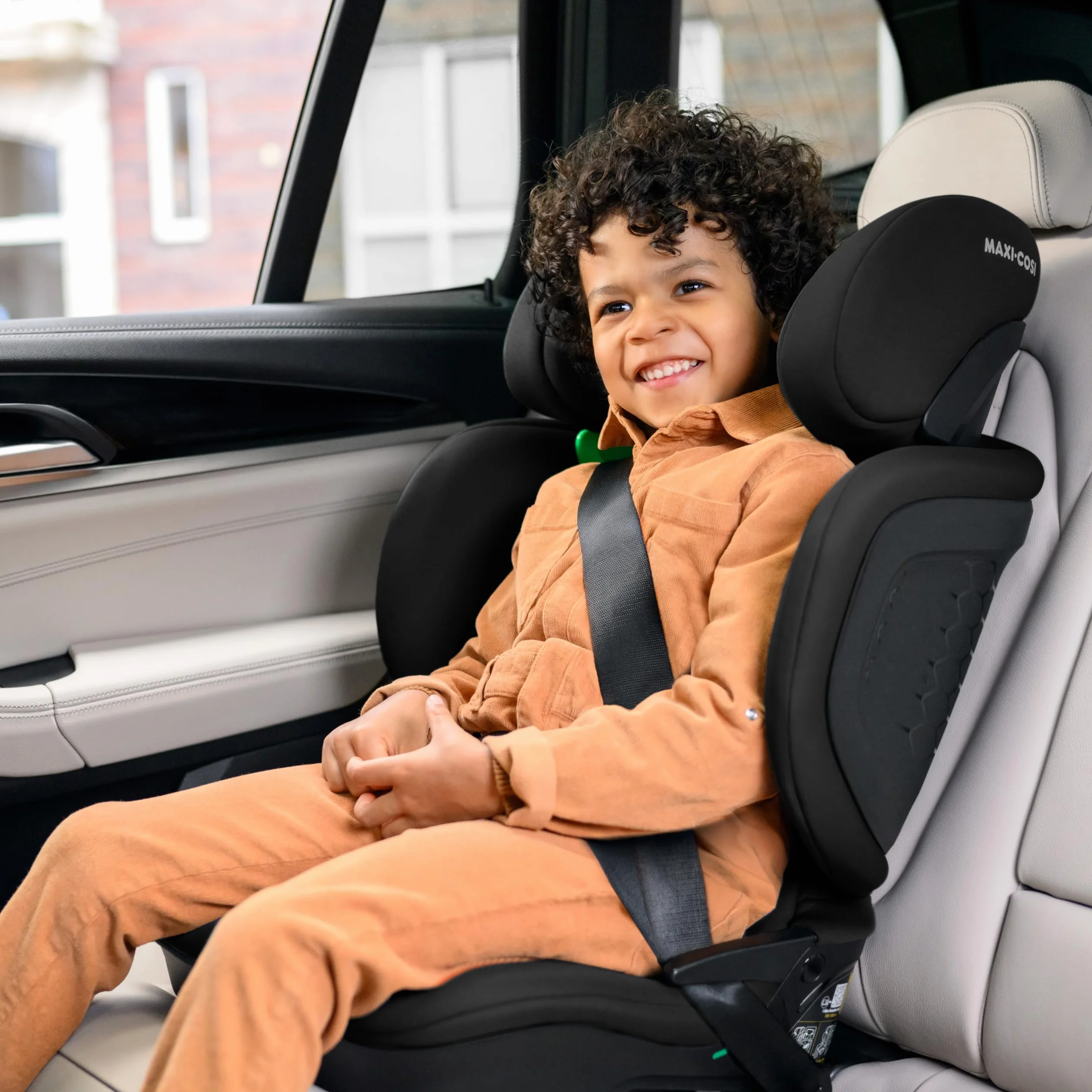 Maxi-Cosi Tanza i-Size, Silla Coche Plegable, Silla de Coche ISOFIX, 3,5-12 a, 100-150cm, Portátil, 10 Posiciones Reposacabezas, Protección Impactos Laterales G-CELL, Asiento Acolchado, Full Black