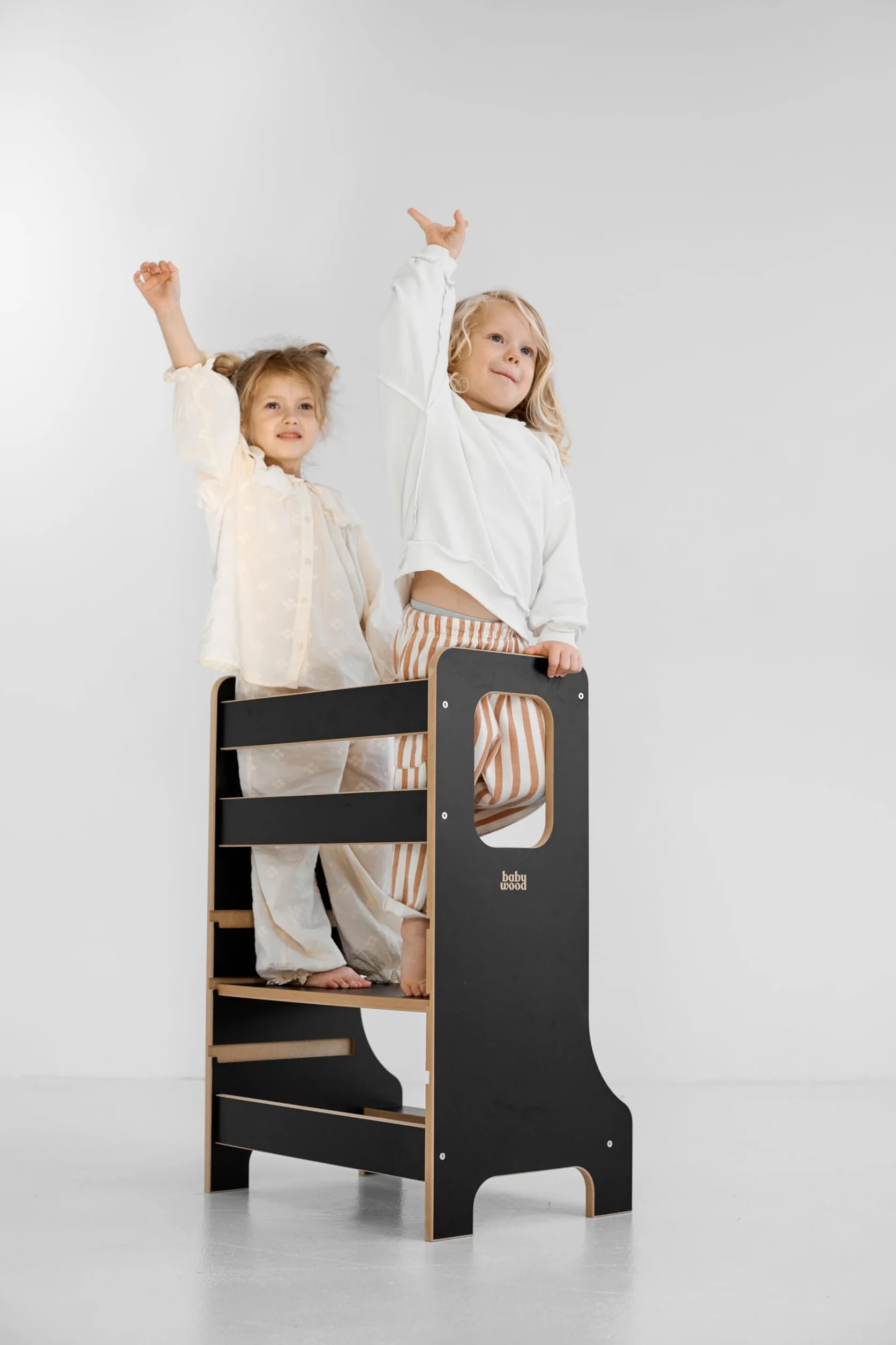 Torre de aprendizaje doble delgada de madera Montessori para hermanos