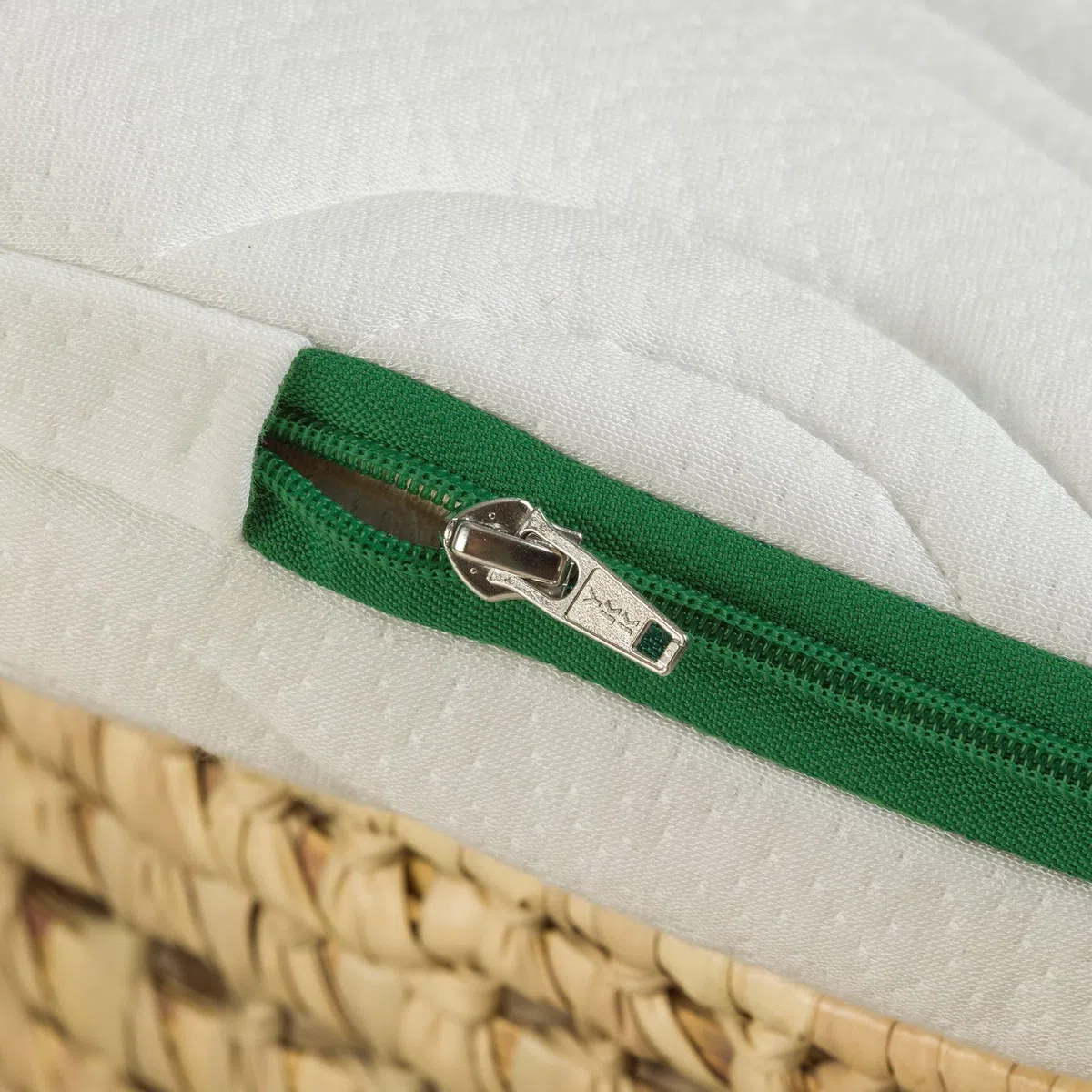 Kadolis - Colchón para moisés Aloe R 76x30cm - Adecuado para cochecitos y moisés - Forma Ovalada - Colchón de Espuma con Funda extraíble y Lavable - Certificado OekoTex