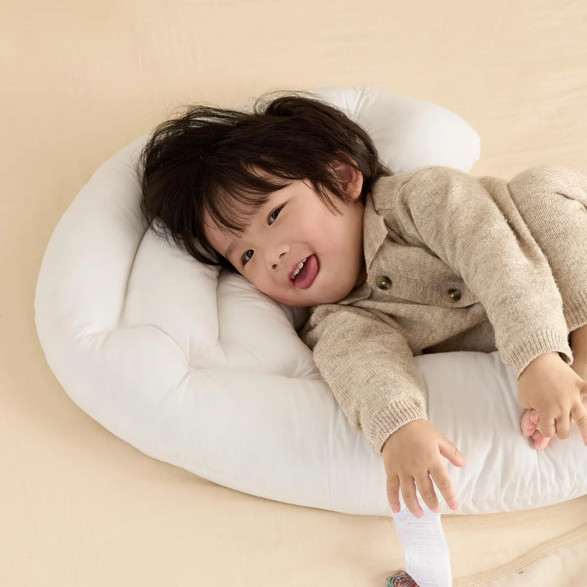 Almohada corporal en forma de luna abrazable para niños pequeños y niños, soporte suave y transpirable para un sueño cómodo, 86 x 69 cm, funda lavable