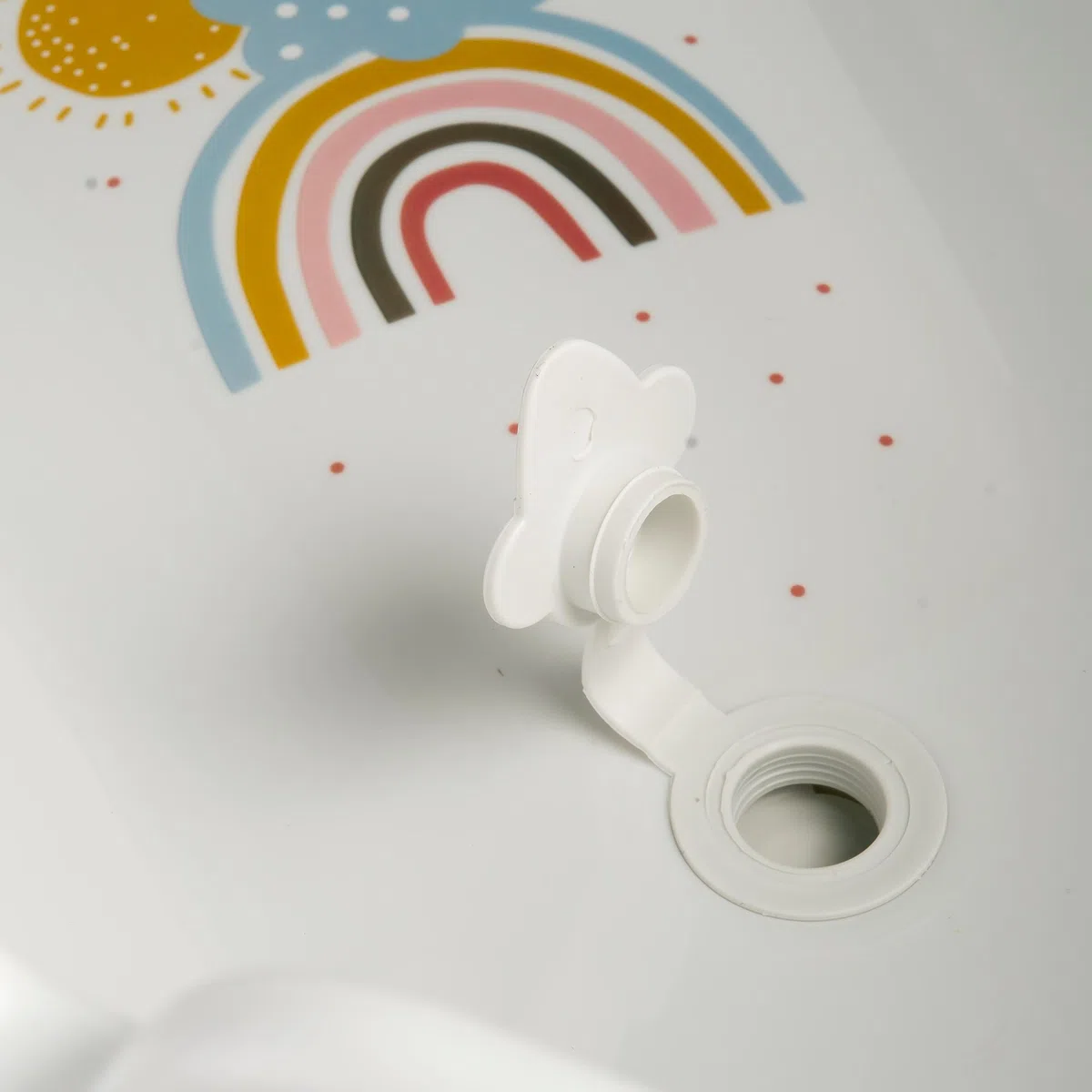 keeeper Bañera Ergonómica con Tapón Arcoíris, De 0 a 12 Meses, 84 cm, Maria, Blanco
