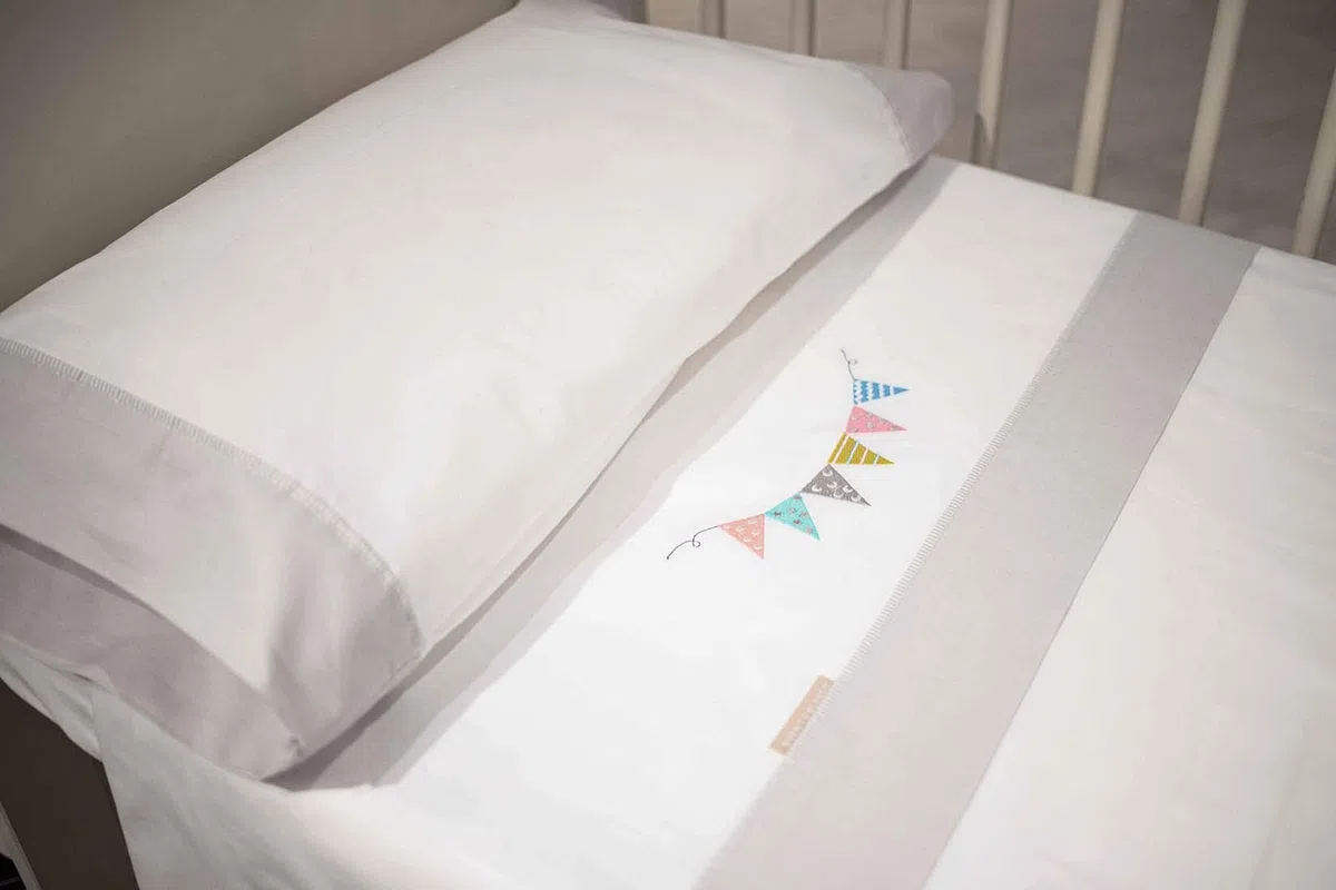 Burrito Blanco | Sábanas Cuna, maxicuna y minicuna Bordadas, 214 Gris | para Maxicuna de 70 cm (+ Medidas Disponibles) | Sábanas bebé