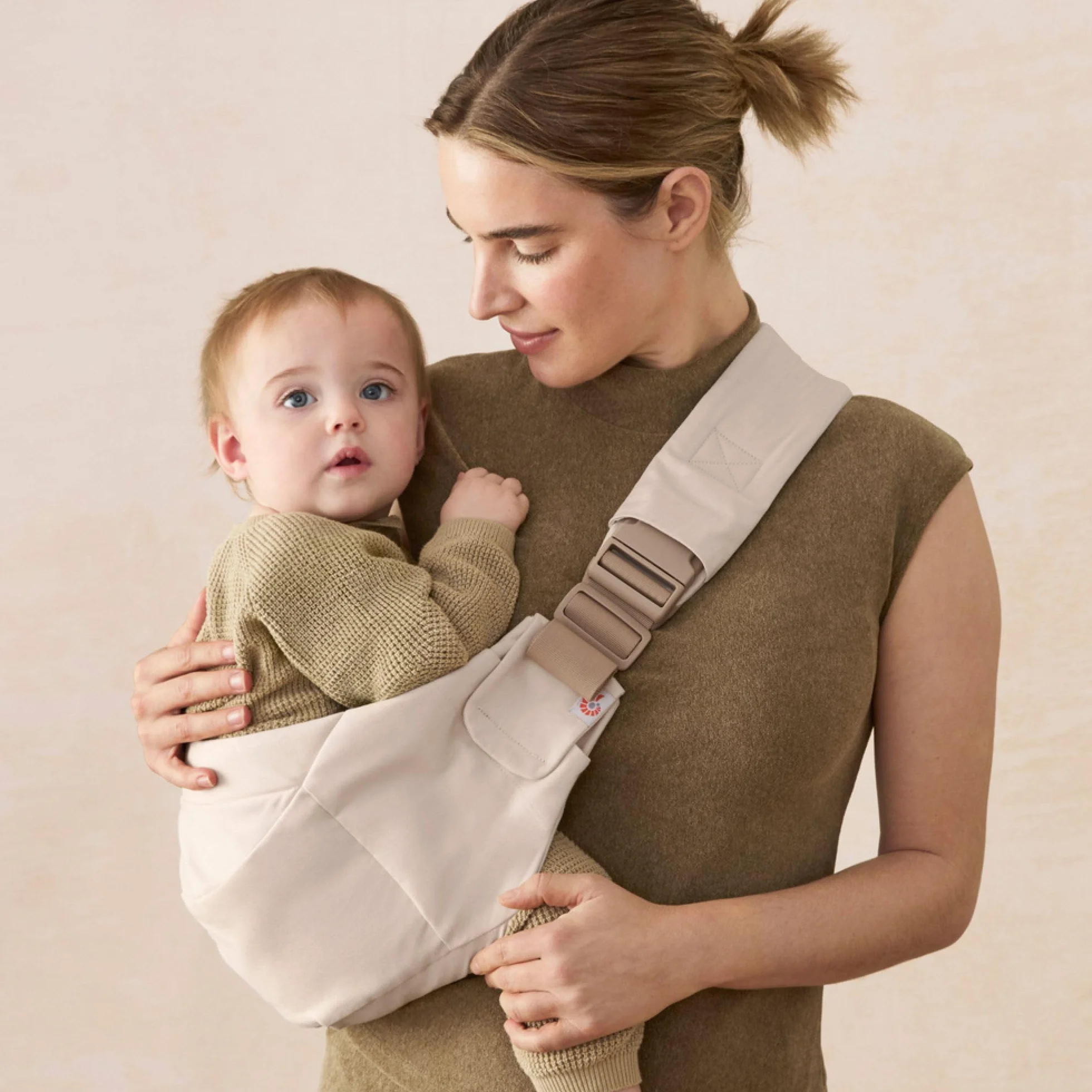 Ergobaby Upsie Sling Mochila Portabebés Ergonómica 6 Meses 7,7-20,4 kg Natural Beige