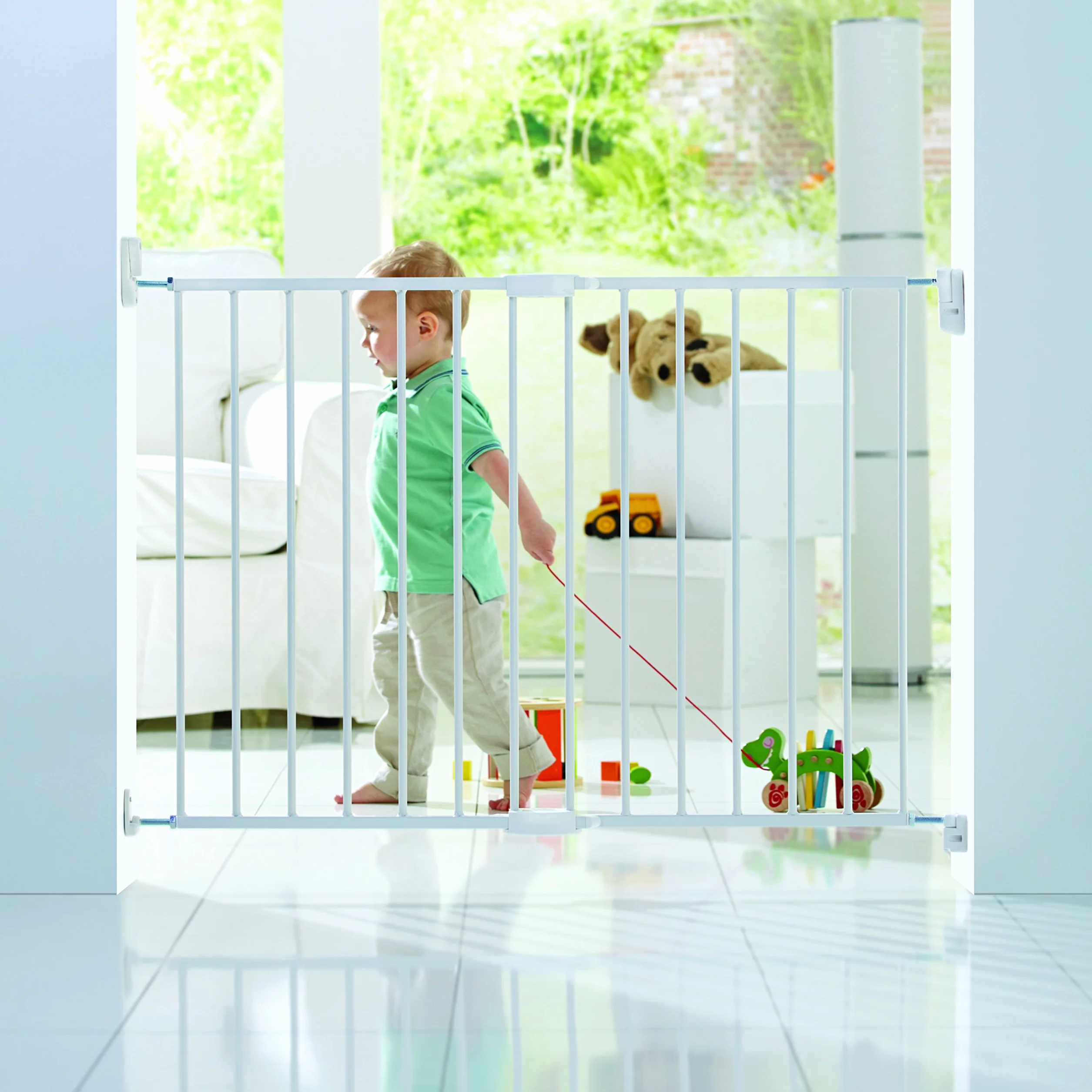 Munchkin Lindam Valla de Seguridad Infantil, Barrera de Escalera para Bebés y Niños Pequeños, Valla Extensible de Montaje Fijo, Puerta de Seguridad para Bebé, Valla Metálica, 64,5-102 cm, Blanco