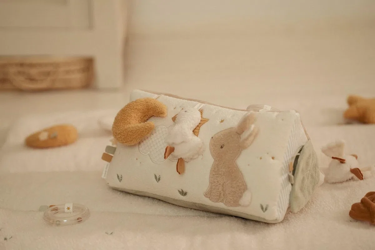 Little Dutch 8423 Tejido Activity Triángulo de Sensación - Newborn Naturals