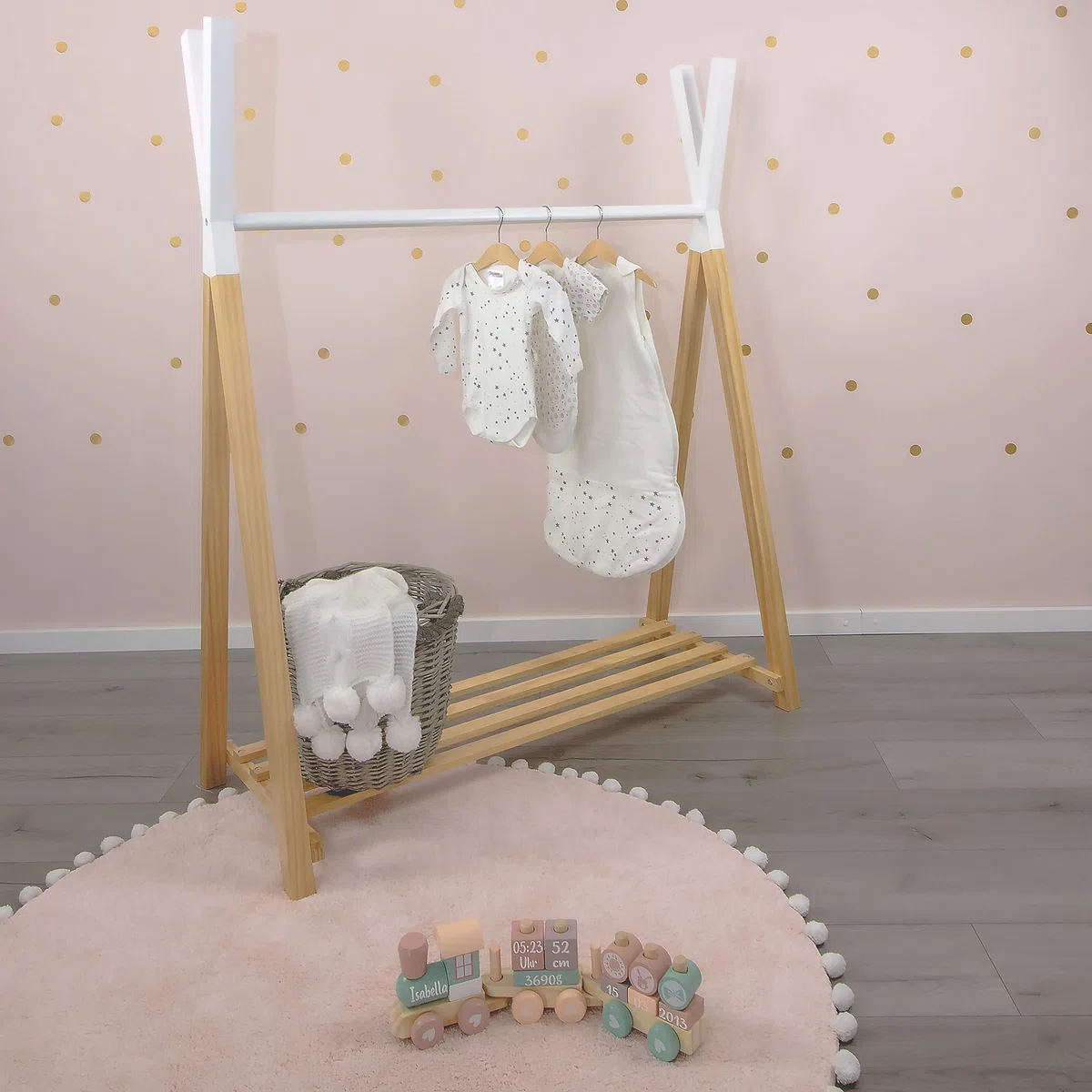 Puckdaddy - Perchero Infantil Hugo 115 x 50 x 142 cm de Pie - Madera Maciza de Pino, Diseño Tipi Blanco Natural - Colgador de Ropa con Zapatero para la Habitación Infantil y del Bebé