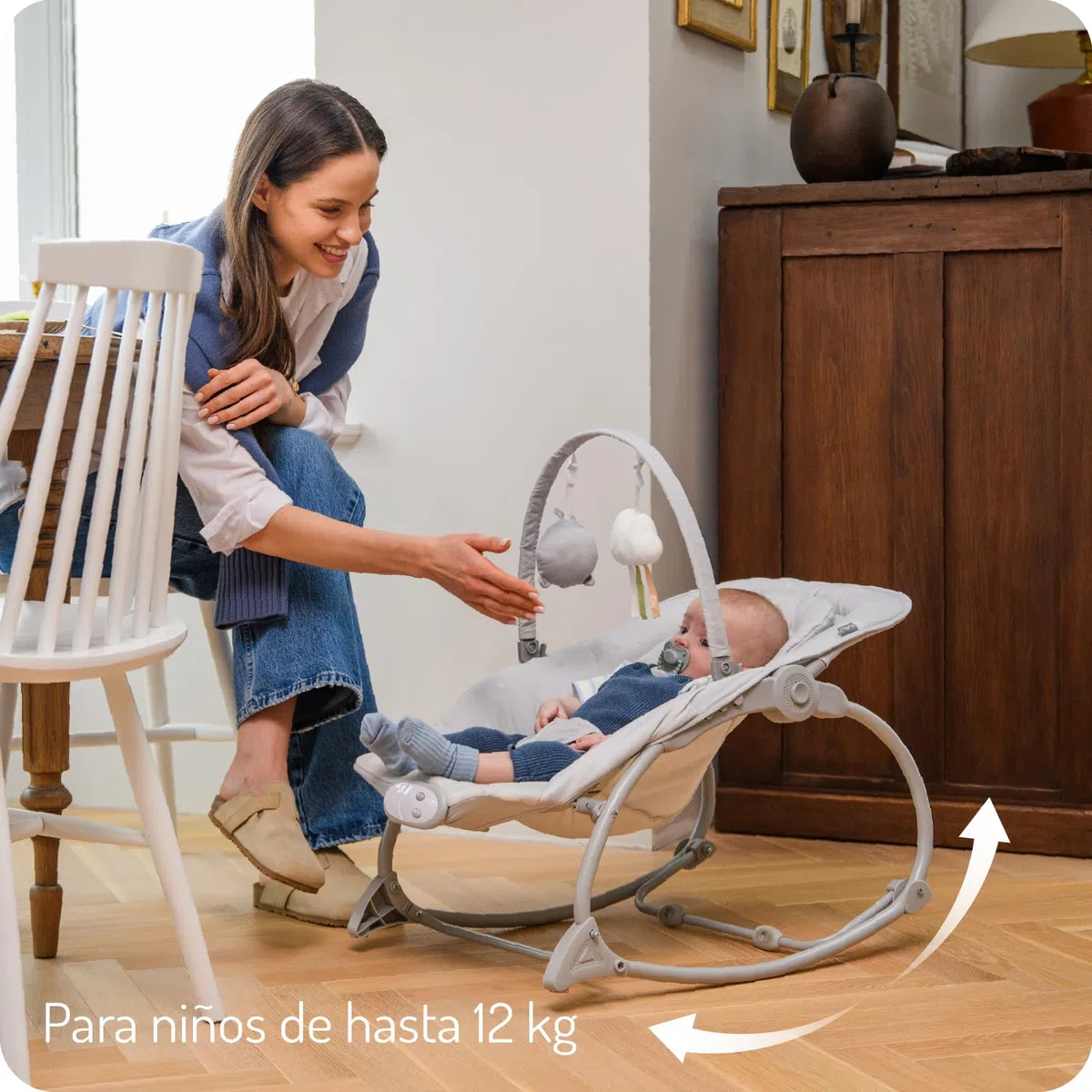 Mecedora MoMi LAPIS para niños hasta 12 kg, a pilas, arnés 3 puntos, barra con 2 juguetes, respaldo 3 posiciones, 8 melodías, control volumen, 3 modos de vibración