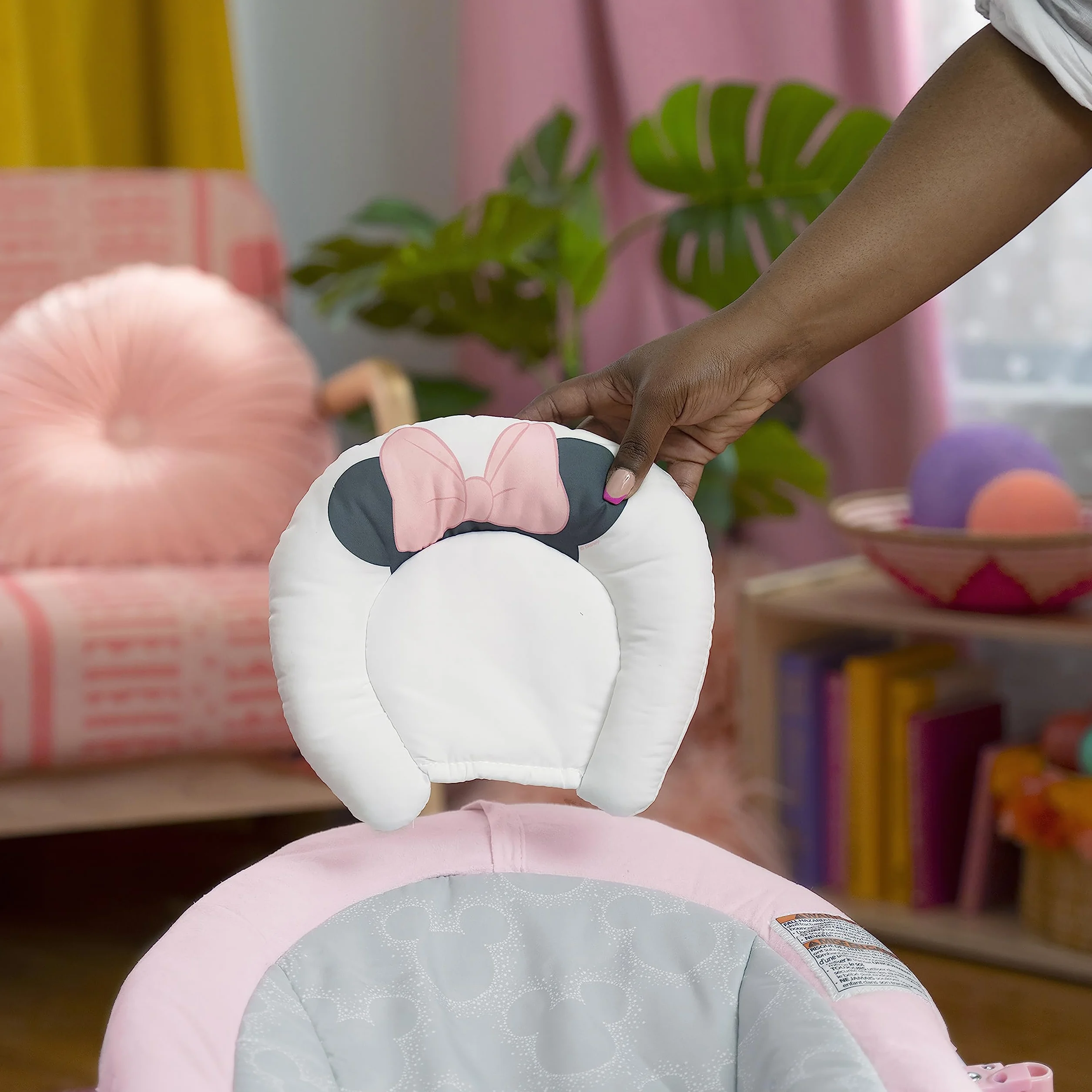 Bright Starts Disney Baby MINNIE MOUSE - Asiento Infantil Vibrador Cómodo - Música, Barra de Juguetes Removible, 0-6 Meses Hasta 9 kg (Rosy Skies)