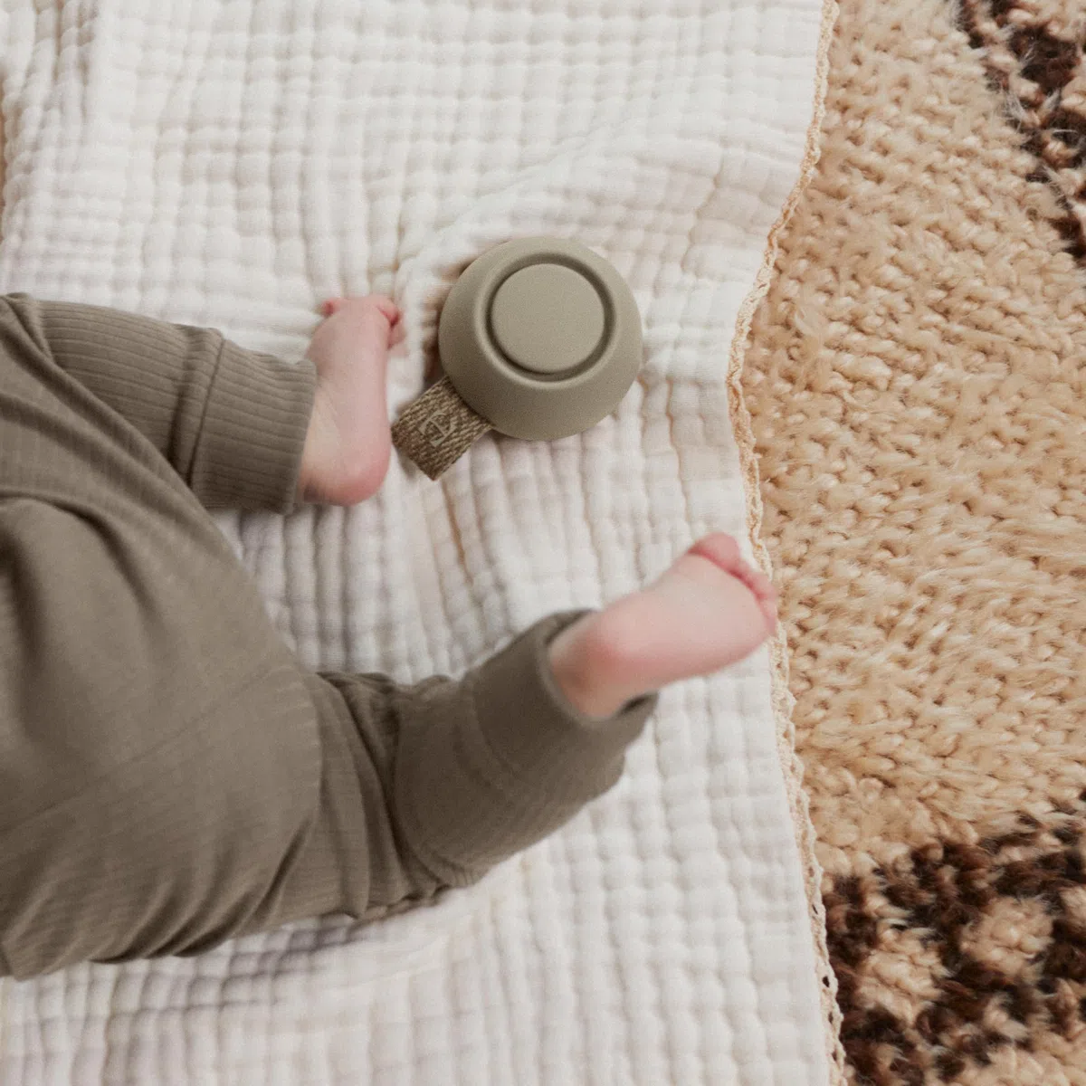 Hatch Rest Go | Máquina de sonido portátil para bebés y niños | Chupete de sueño para bebé | 10 sonidos relajantes | Ruido blanco | Shush | Viajes | Lista de regalo | Fiesta de prenatal | Cochecito de