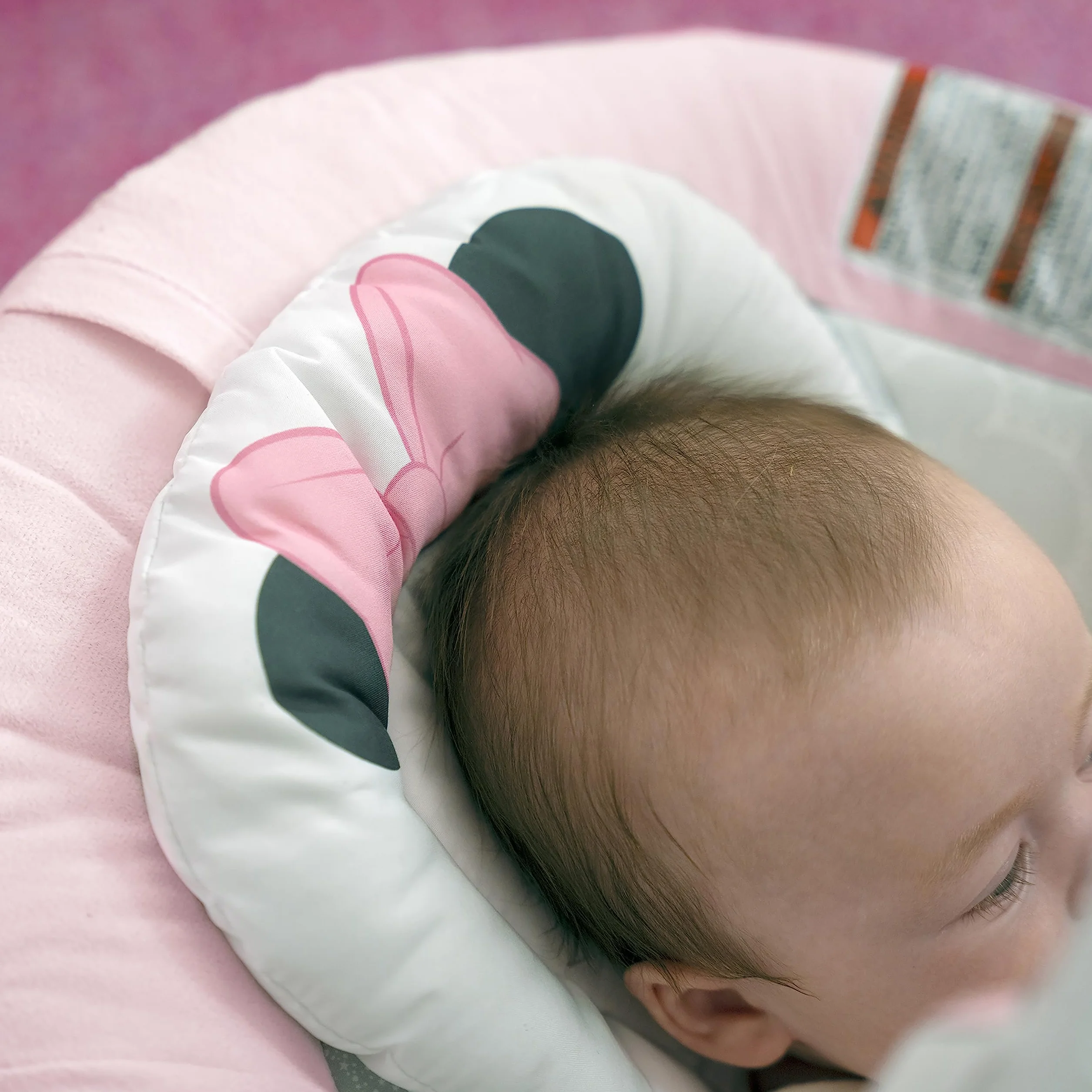 Bright Starts Disney Baby MINNIE MOUSE - Asiento Infantil Vibrador Cómodo - Música, Barra de Juguetes Removible, 0-6 Meses Hasta 9 kg (Rosy Skies)