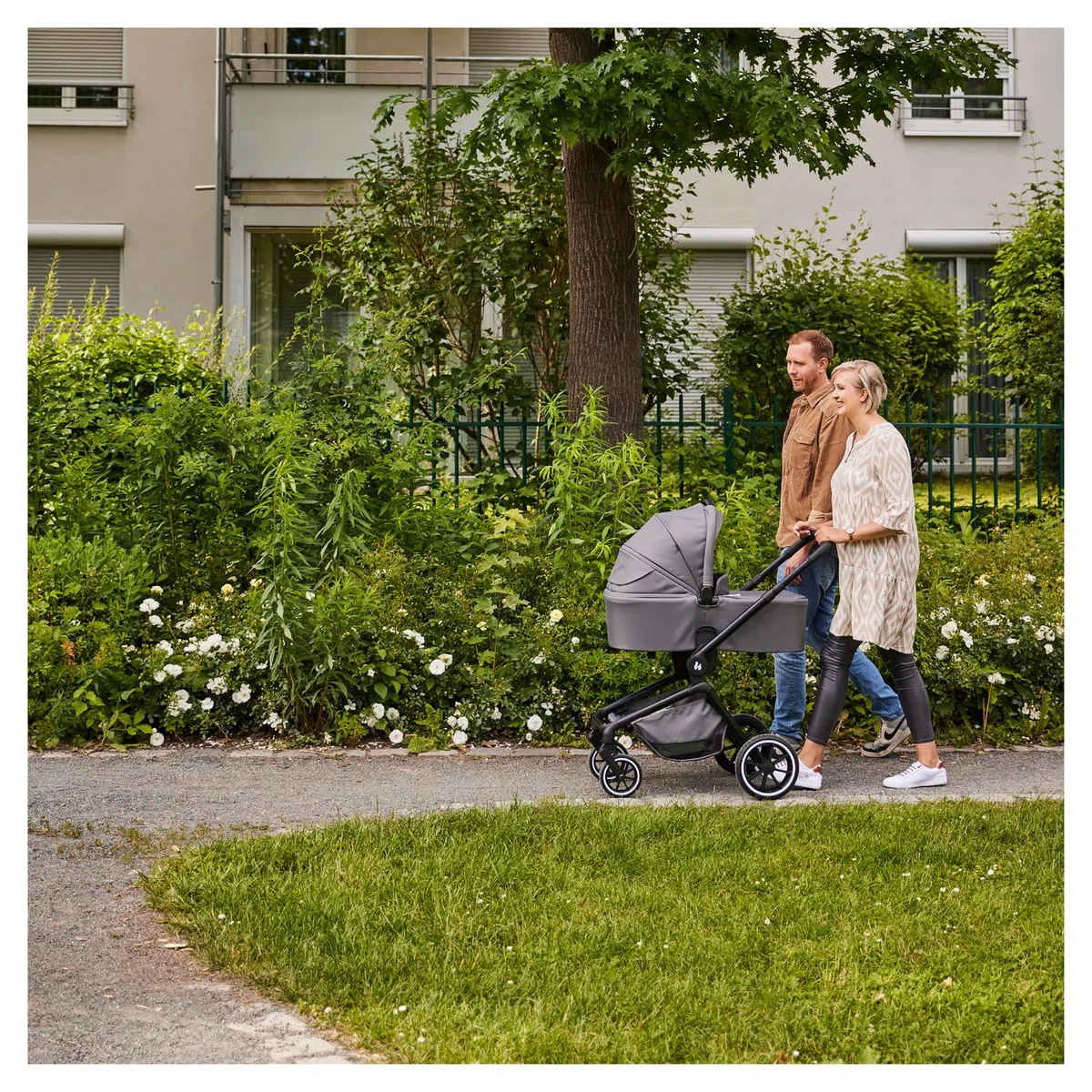 hauck Move N Care Set Carrito Bebe 2 en 1 - Carro con Capazo Grande desde el Nacimiento hasta 22 kg, Silla de Paseo Ligera Reversible y Reclinable, Suspensión, Protección UV 50+, Cesta XL - Negro